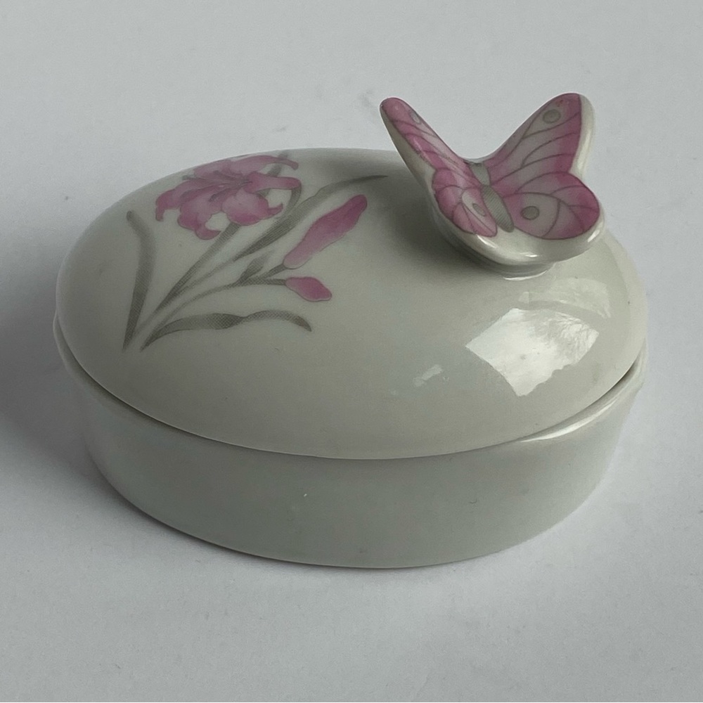 Jasco Trinket Box Petal and Wings White Porcelain Pink Butterfly Lily 3” Vintage